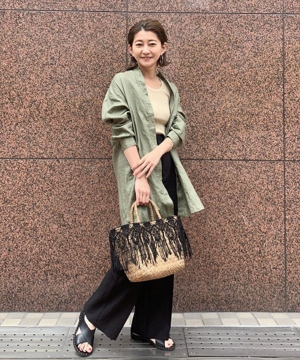 桑原 ふみさんの「BEAMS WOMEN｜MARCHER &times; Demi-Luxe BEAMS / 別注 タッセル編み かごバッグ」を使ったコーディネート