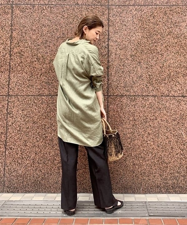 桑原 ふみさんの「BEAMS WOMEN｜MARCHER &times; Demi-Luxe BEAMS / 別注 タッセル編み かごバッグ」を使ったコーディネート