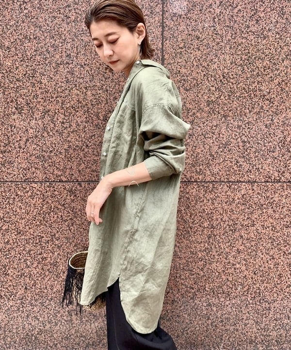 桑原 ふみさんの「BEAMS WOMEN｜MARCHER &times; Demi-Luxe BEAMS / 別注 タッセル編み かごバッグ」を使ったコーディネート