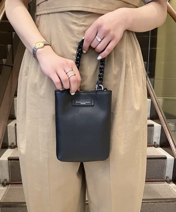 蒲原 捺美さんの「BEAMS WOMEN｜GIANNI CHIARINI / CAMILLA レザートートバッグ」を使ったコーディネート