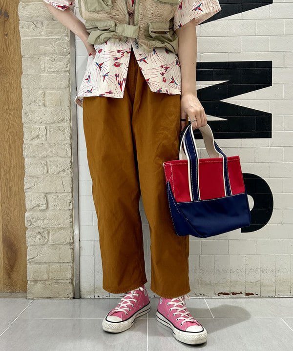 小原 もこさんの「BEAMS WOMEN｜L.L.Bean / Deep Bottom Deluxe Boat and Tote S」を使ったコーディネート