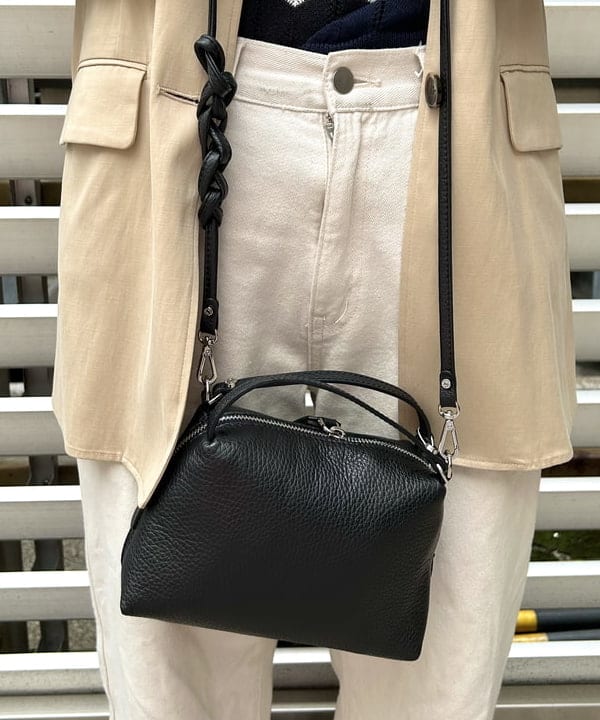 千田 静香さんの「BEAMS WOMEN｜GIANNI CHIARINI / ALIFA レザーショルダーバッグ S」を使ったコーディネート