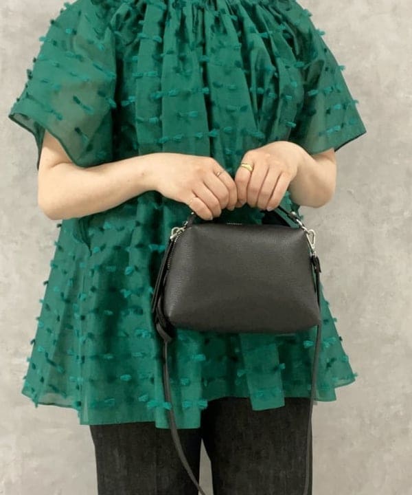 RIEKOさんの「BEAMS WOMEN｜GIANNI CHIARINI / ALIFA レザーショルダーバッグ S」を使ったコーディネート