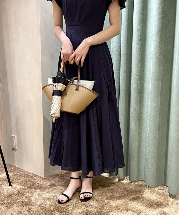 山田 千遥さんの「BEAMS WOMEN｜ATHENA NEW YORK / Multi Camila 晴雨兼用 折り畳み傘」を使ったコーディネート