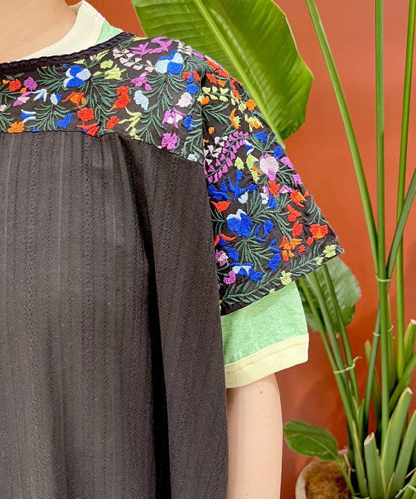 エノモト アミさんの「BEAMS WOMEN｜trepied × BEAMS BOY / 別注 刺繍 ワンピース」を使ったコーディネート