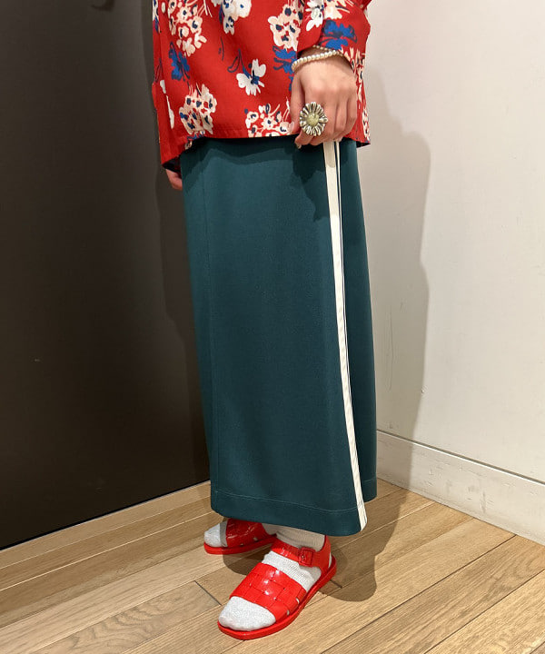 早川 萌子さんの「BEAMS WOMEN｜Ray BEAMS / サイドライン ジャージ スカート」を使ったコーディネート