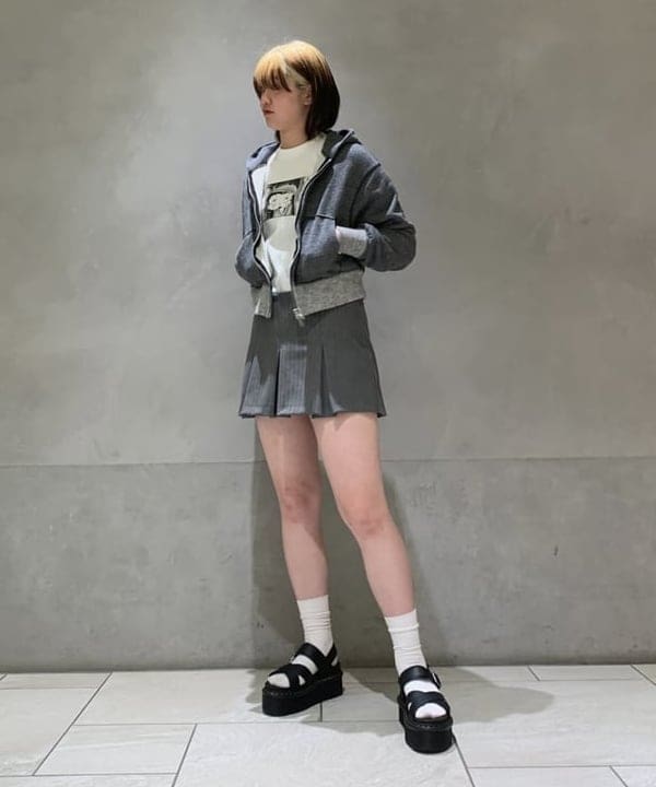 前田 優衣さんの「BEAMS WOMEN｜Dr.Martens / VOSS II QUAD サンダル」を使ったコーディネート