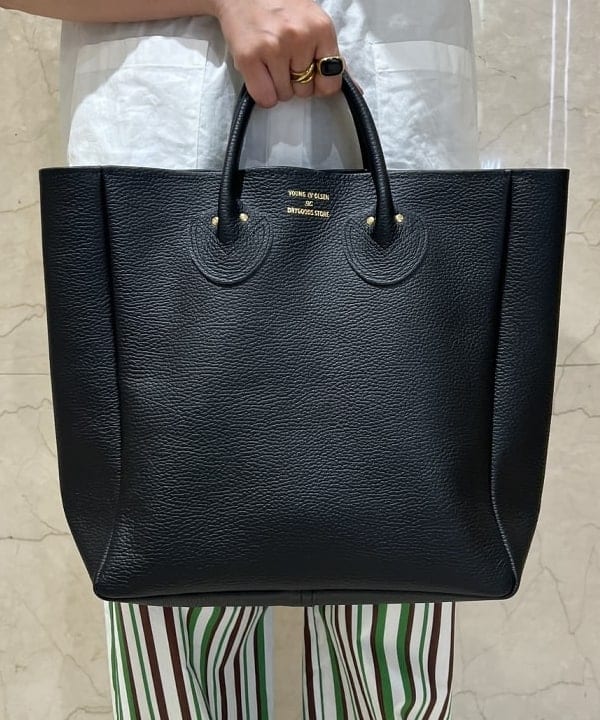 篠崎 香月さんの「BEAMS WOMEN｜YOUNG&OLSEN / レザートートバッグ M」を使ったコーディネート