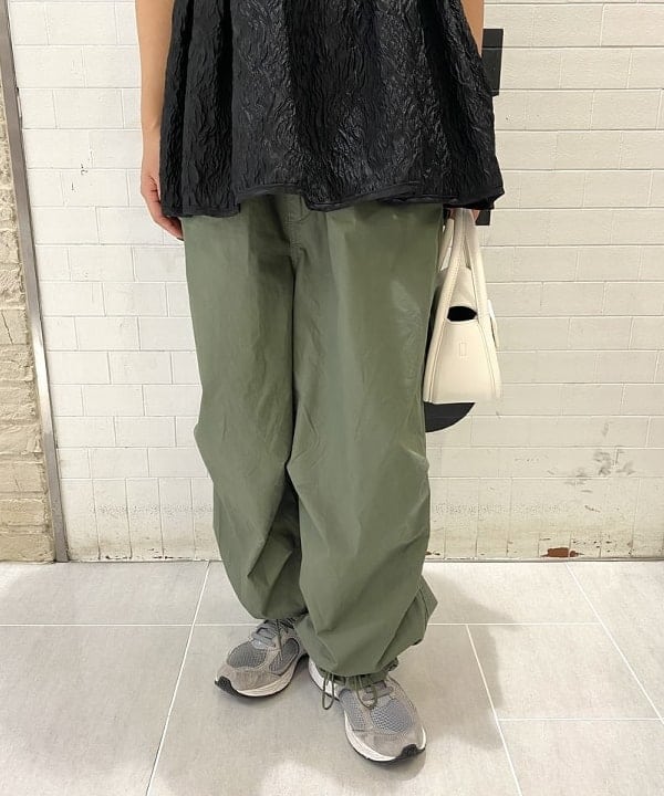 オカモト ミサキさんの「BEAMS WOMEN｜BEAMS BOY / US ARMY オーバー パンツ」を使ったコーディネート