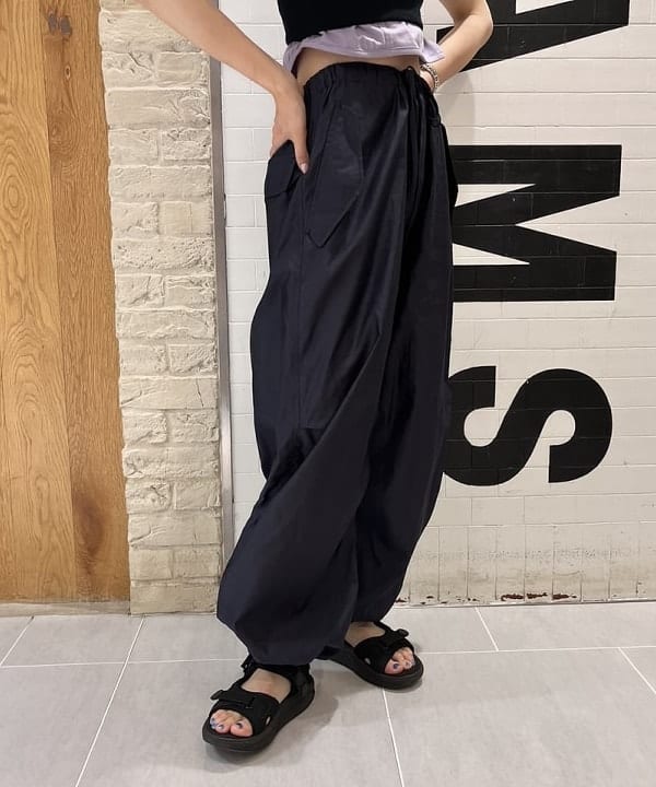 ちりこさんの「BEAMS WOMEN｜MBT / KISUMU CLASSIC」を使ったコーディネート