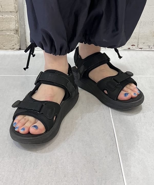 ちりこさんの「BEAMS WOMEN｜MBT / KISUMU CLASSIC」を使ったコーディネート