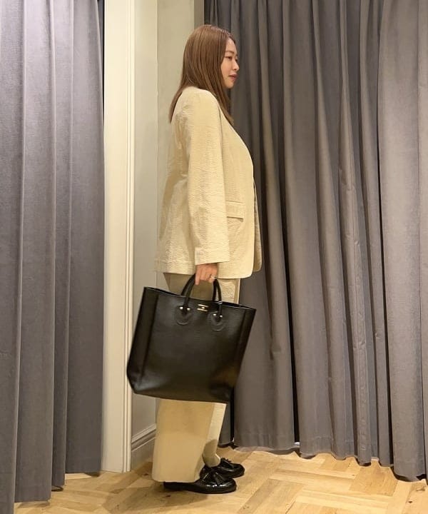千田 静香さんの「BEAMS WOMEN｜YOUNG&OLSEN / レザートートバッグ M」を使ったコーディネート