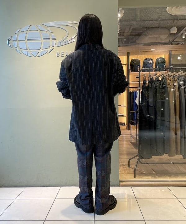 溝口　慶さんの「BEAMS WOMEN｜BEAMS / プリント ピンタック スラックス」を使ったコーディネート