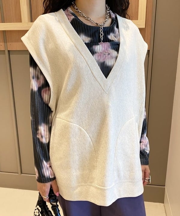 マツド ユメカさんの「BEAMS WOMEN｜Ray BEAMS / ベロア フラワー プリント Tシャツ」を使ったコーディネート