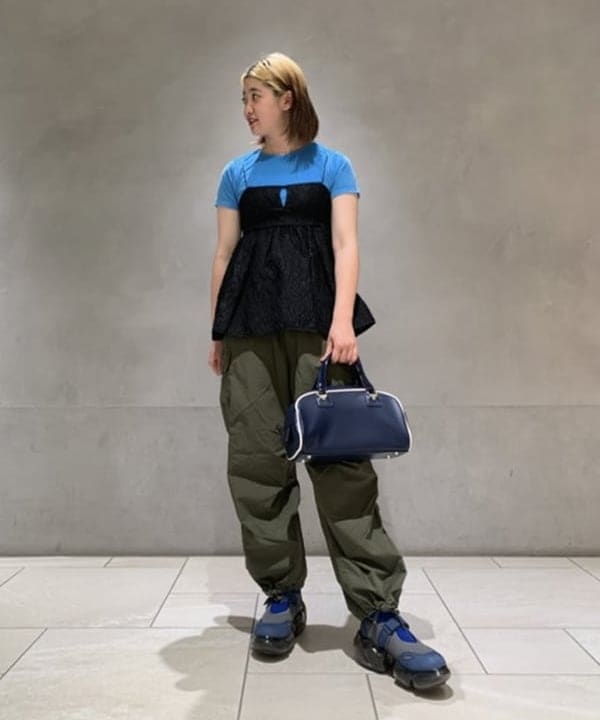 前田 優衣さんの「BEAMS WOMEN｜BEAMS / ビッグ 6ポケット カーゴパンツ」を使ったコーディネート