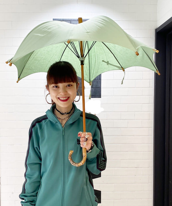 りかちょび/岸本梨佳さんの「BEAMS WOMEN｜Dicesare Designs / Kabocha傘」を使ったコーディネート