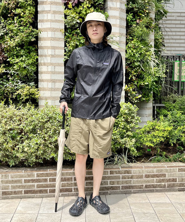 トラ吉さんの「BEAMS WOMEN｜patagonia / フーディニ ジャケット」を使ったコーディネート