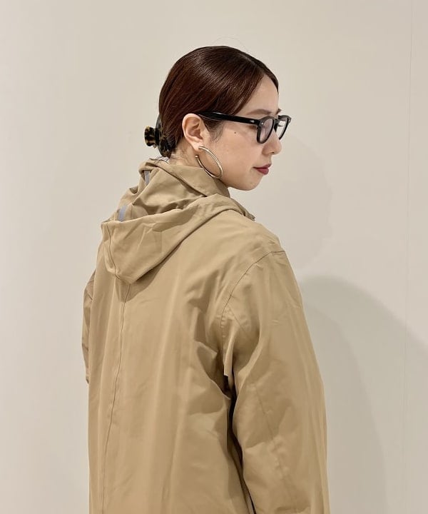 大川 美咲さんの「BEAMS WOMEN｜Traditional Weatherwear / バンブー ビニール傘」を使ったコーディネート