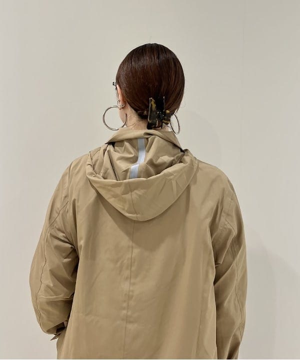 大川 美咲さんの「BEAMS WOMEN｜Traditional Weatherwear / バンブー ビニール傘」を使ったコーディネート