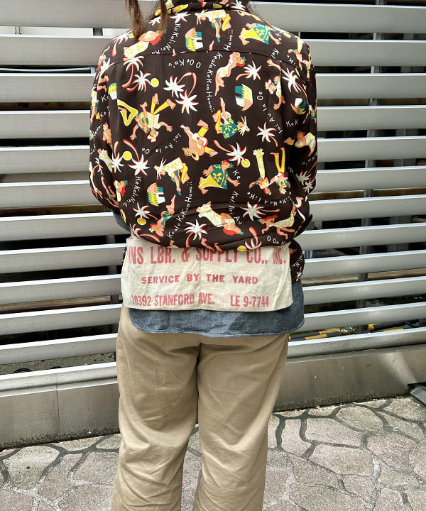 おとむさんの「BEAMS WOMEN｜【別注】BUZZ RICKSON'S / チノパンツ」を使ったコーディネート