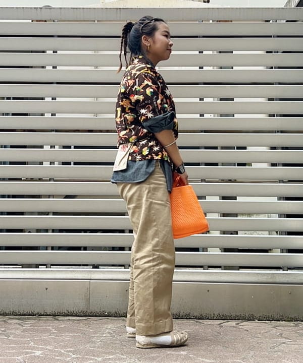 おとむさんの「BEAMS WOMEN｜【別注】BUZZ RICKSON'S / チノパンツ」を使ったコーディネート
