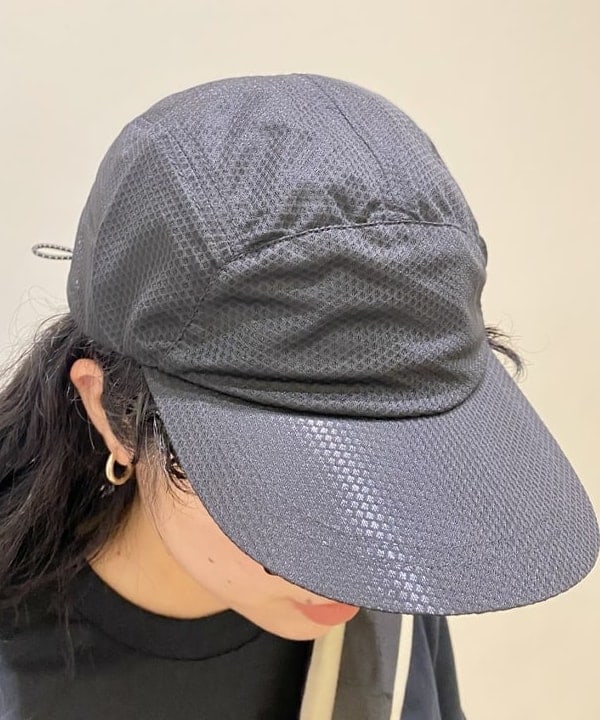 鈴木 悠里さんの「BEAMS WOMEN｜BEAMS / ビッグ 6ポケット カーゴパンツ」を使ったコーディネート