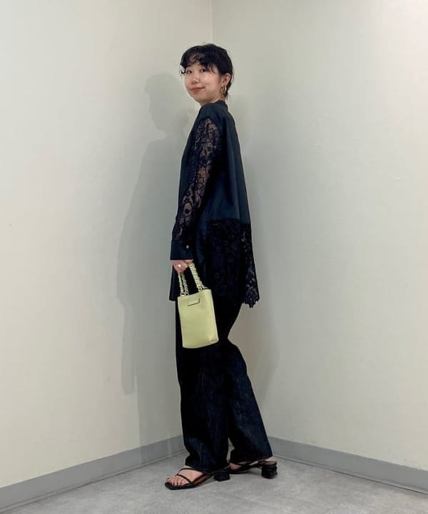 中丸　栞さんの「BEAMS WOMEN｜GIANNI CHIARINI / CAMILLA レザートートバッグ」を使ったコーディネート