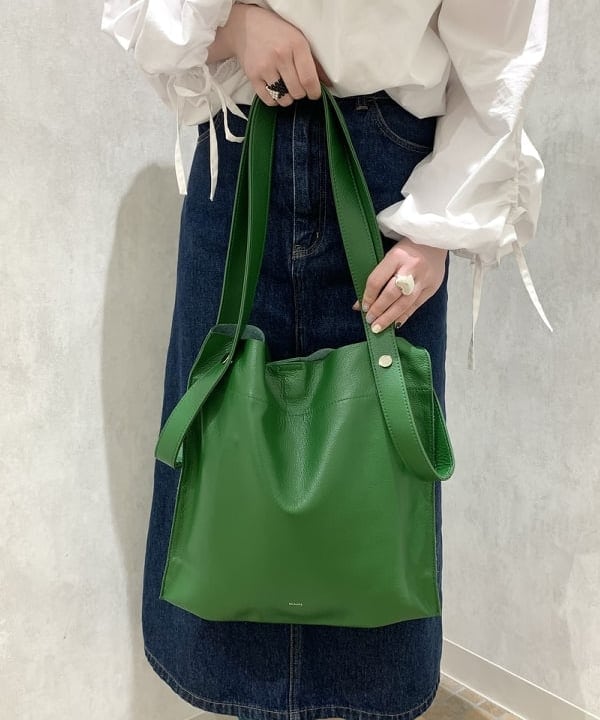 田中 里実さんの「BEAMS WOMEN｜BEAURE × Ray BEAMS / 別注 2WAY バッグ」を使ったコーディネート