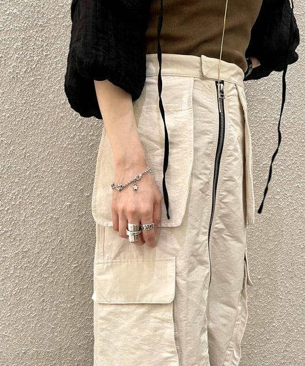 カタヤマ アヤさんの「BEAMS WOMEN｜MBT / KISUMU CLASSIC」を使ったコーディネート
