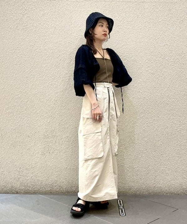 カタヤマ アヤさんの「BEAMS WOMEN｜MBT / KISUMU CLASSIC」を使ったコーディネート