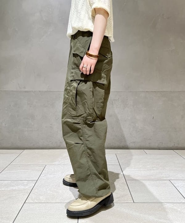 大川 美咲さんの「BEAMS WOMEN｜BEAMS / ビッグ 6ポケット カーゴパンツ」を使ったコーディネート