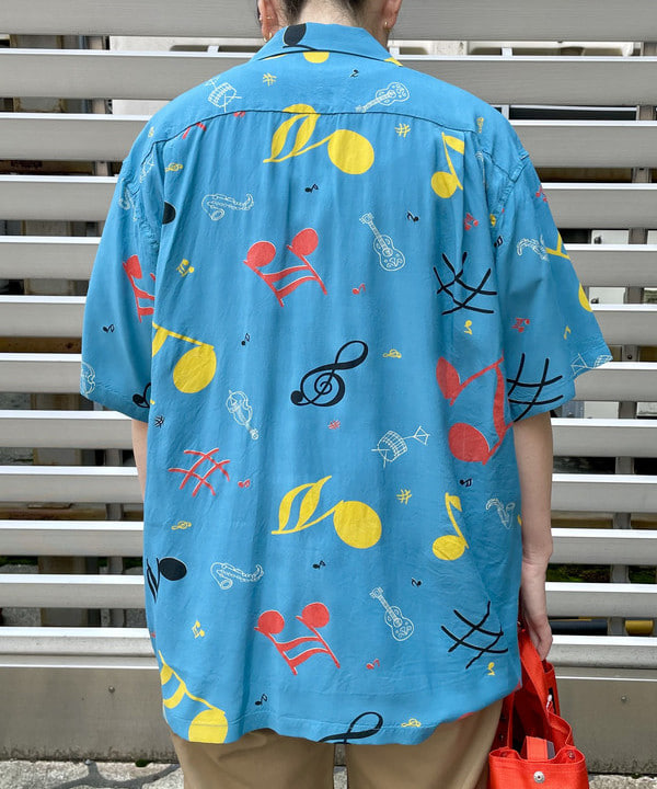 コウリキ　マミさんの「BEAMS WOMEN｜【別注】BUZZ RICKSON'S / チノパンツ」を使ったコーディネート