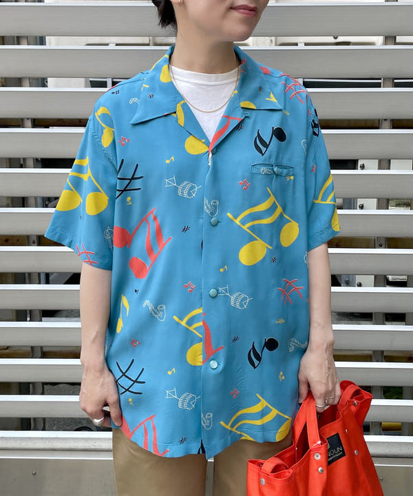 コウリキ　マミさんの「BEAMS WOMEN｜【別注】BUZZ RICKSON'S / チノパンツ」を使ったコーディネート
