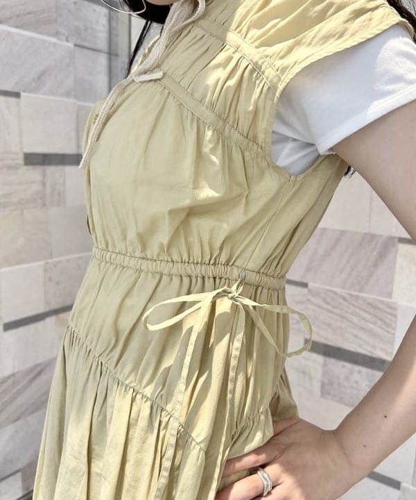 庭野 優紀さんの「BEAMS WOMEN｜Ray BEAMS / アンクルストラップ パンプス」を使ったコーディネート