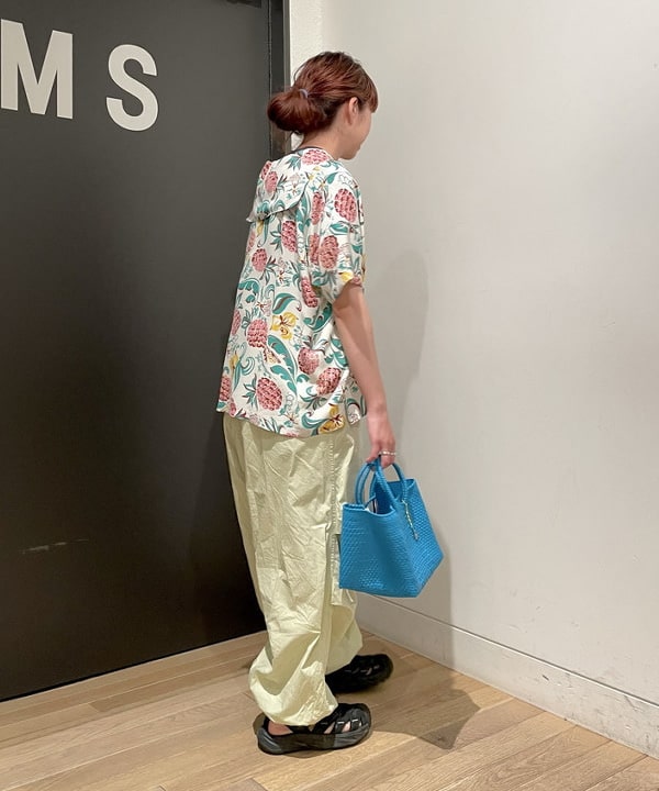 みかみさんの「BEAMS WOMEN｜BEAMS BOY / バックディテール 1B ヘンリーネック Tシャツ」を使ったコーディネート