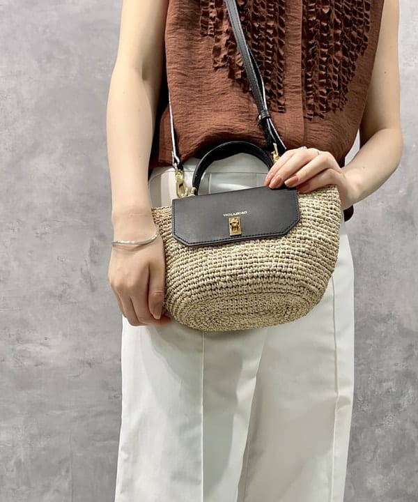 山田 千遥さんの「BEAMS WOMEN｜Demi-Luxe BEAMS / レーヨンリネン フリルシャツ」を使ったコーディネート