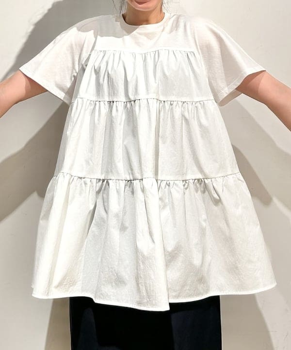 佐藤 美樹さんの「BEAMS WOMEN｜コンビ ティアード プルオーバー」を使ったコーディネート