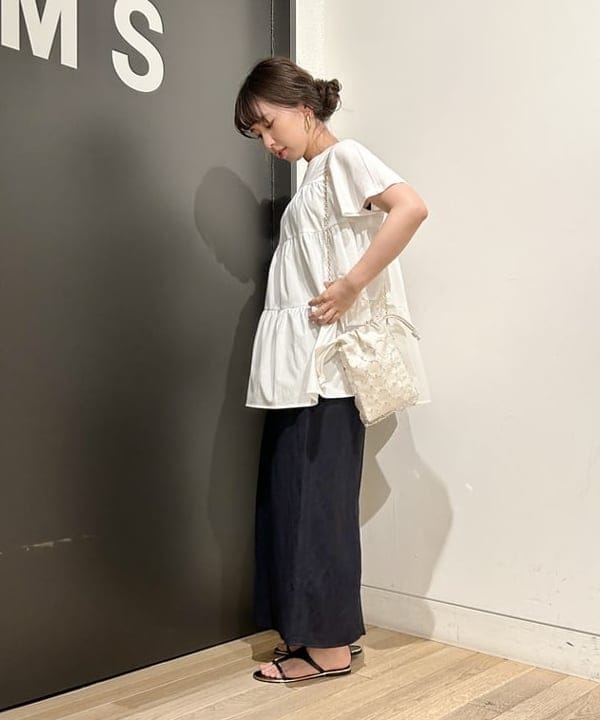 佐藤 美樹さんの「BEAMS WOMEN｜コンビ ティアード プルオーバー」を使ったコーディネート