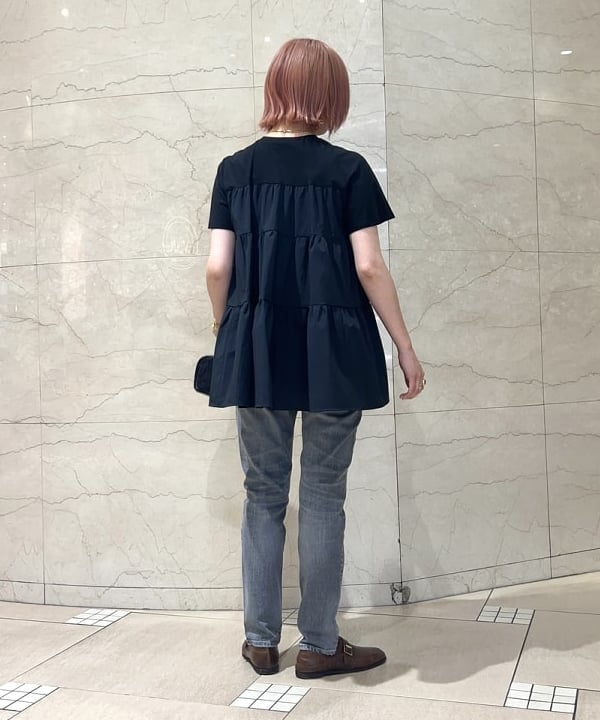 篠崎 香月さんの「BEAMS WOMEN｜コンビ ティアード プルオーバー」を使ったコーディネート