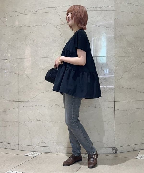 篠崎 香月さんの「BEAMS WOMEN｜コンビ ティアード プルオーバー」を使ったコーディネート