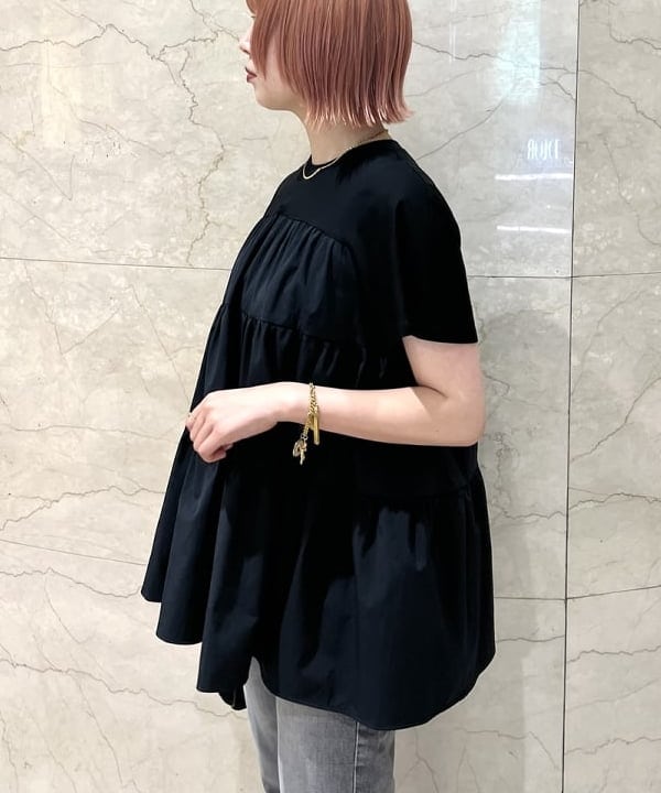 篠崎 香月さんの「BEAMS WOMEN｜コンビ ティアード プルオーバー」を使ったコーディネート
