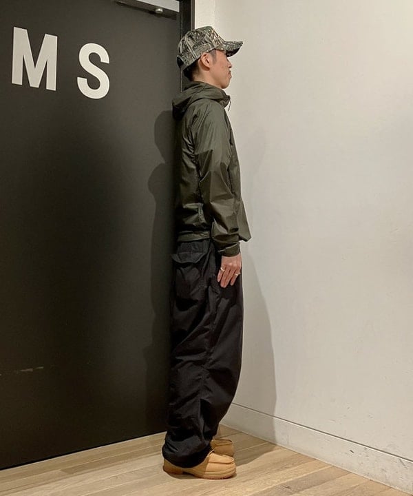 西村 光平さんの「BEAMS WOMEN｜BEAMS / コットン ナイロン オーバーパンツ」を使ったコーディネート