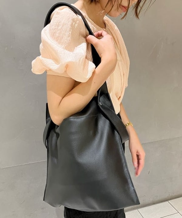 内山 美咲さんの「BEAMS WOMEN｜BEAURE × Ray BEAMS / 別注 2WAY バッグ」を使ったコーディネート