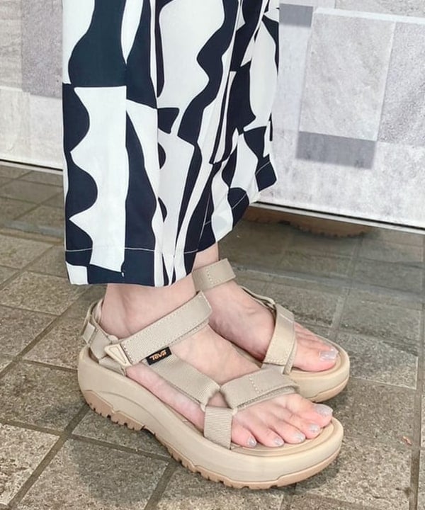 山本 留奈さんの「BEAMS WOMEN｜TEVA / HURRICANE XLT2 AMPSOLE」を使ったコーディネート