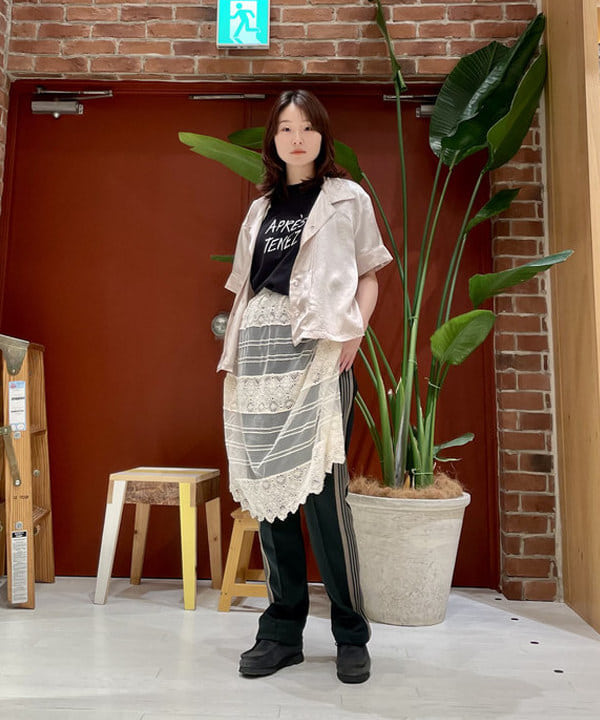水野 萌香さんの「BEAMS WOMEN｜maturely / Vintage Satin Open Collar Shirt」を使ったコーディネート