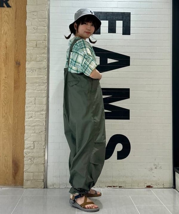 小原 もこさんの「BEAMS WOMEN｜BEAMS BOY / US ARMY オーバー パンツ」を使ったコーディネート