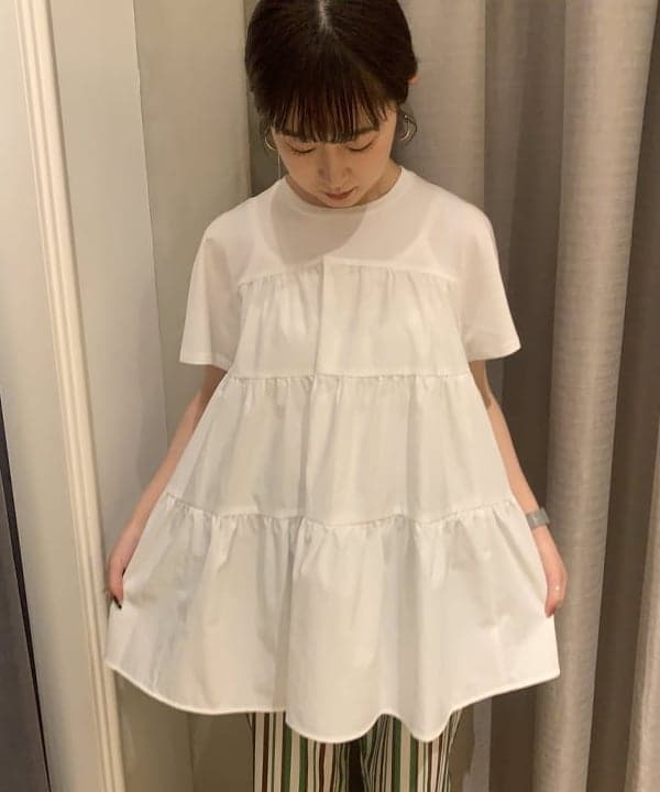 中川　ゆららさんの「BEAMS WOMEN｜コンビ ティアード プルオーバー」を使ったコーディネート