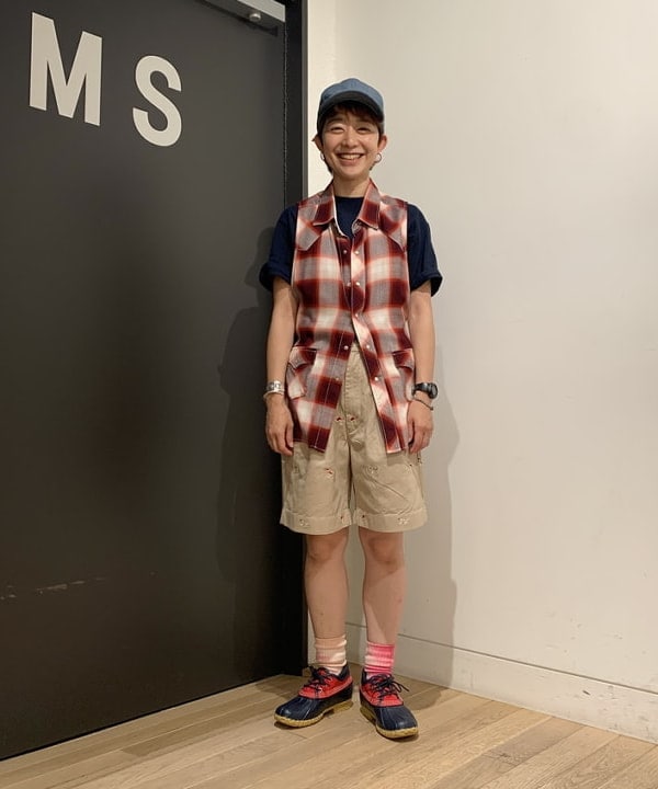 矢野(青木)優香さんの「BEAMS WOMEN｜BEAMS BOY / オンブレチェック ウエスタンシャツ ベスト」を使ったコーディネート
