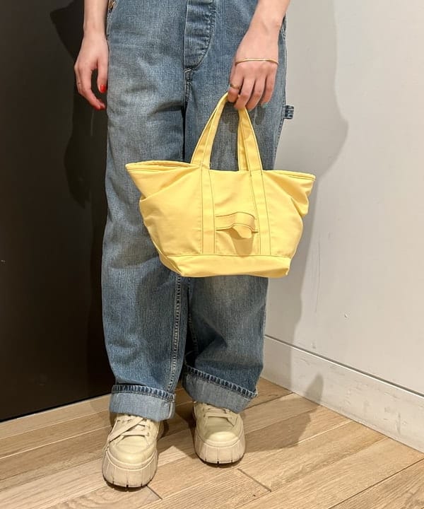 早川 萌子さんの「BEAMS WOMEN｜BEAMS BOY / コットンリネン フリル ギャザー ブラウス」を使ったコーディネート