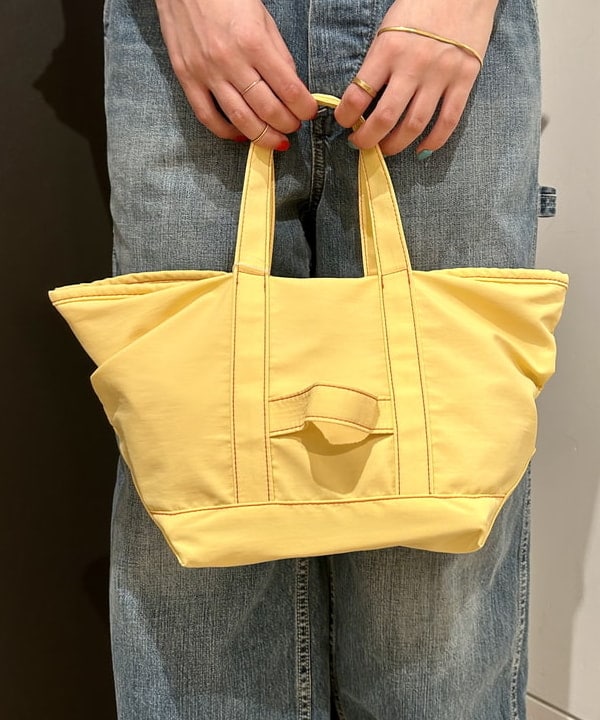 早川 萌子さんの「BEAMS WOMEN｜BEAMS BOY / コットンリネン フリル ギャザー ブラウス」を使ったコーディネート